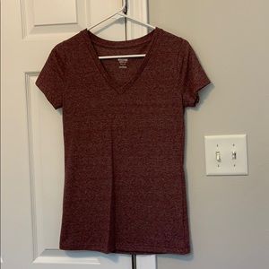 Women’s heather maroon v-neck fitted tshirt size S